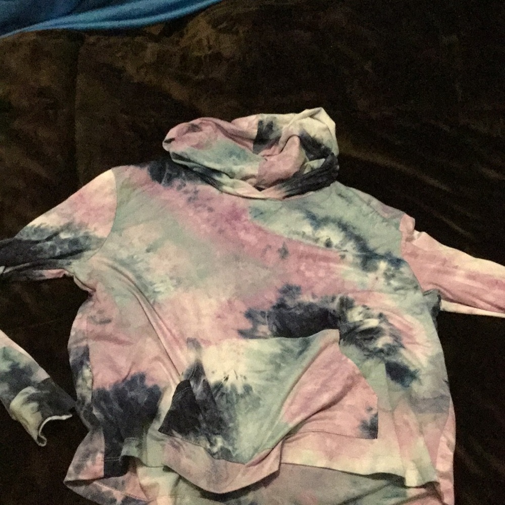 Hooded tie-dye shirt